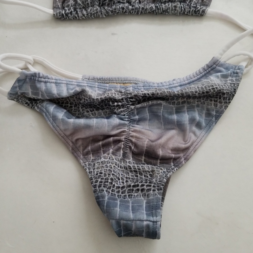 Bikini - Picture 2 of 4